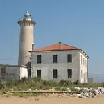Luminous Apartment Just Next To The Beach